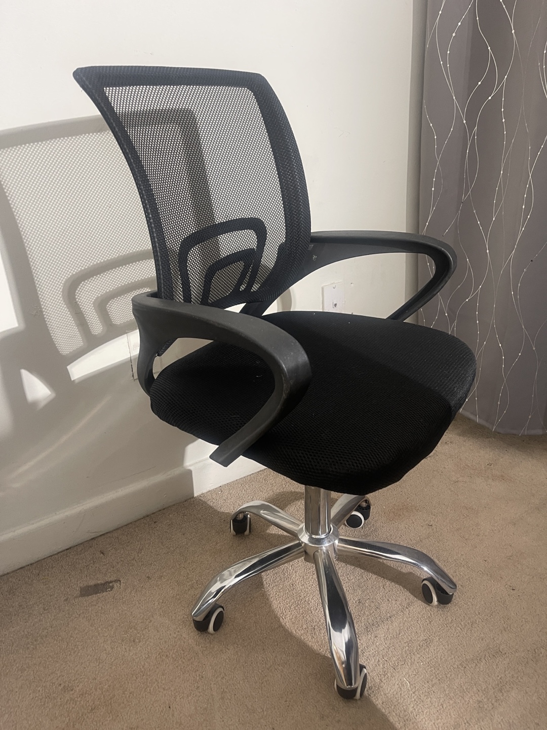 Black Mesh Office Chair with Armrests