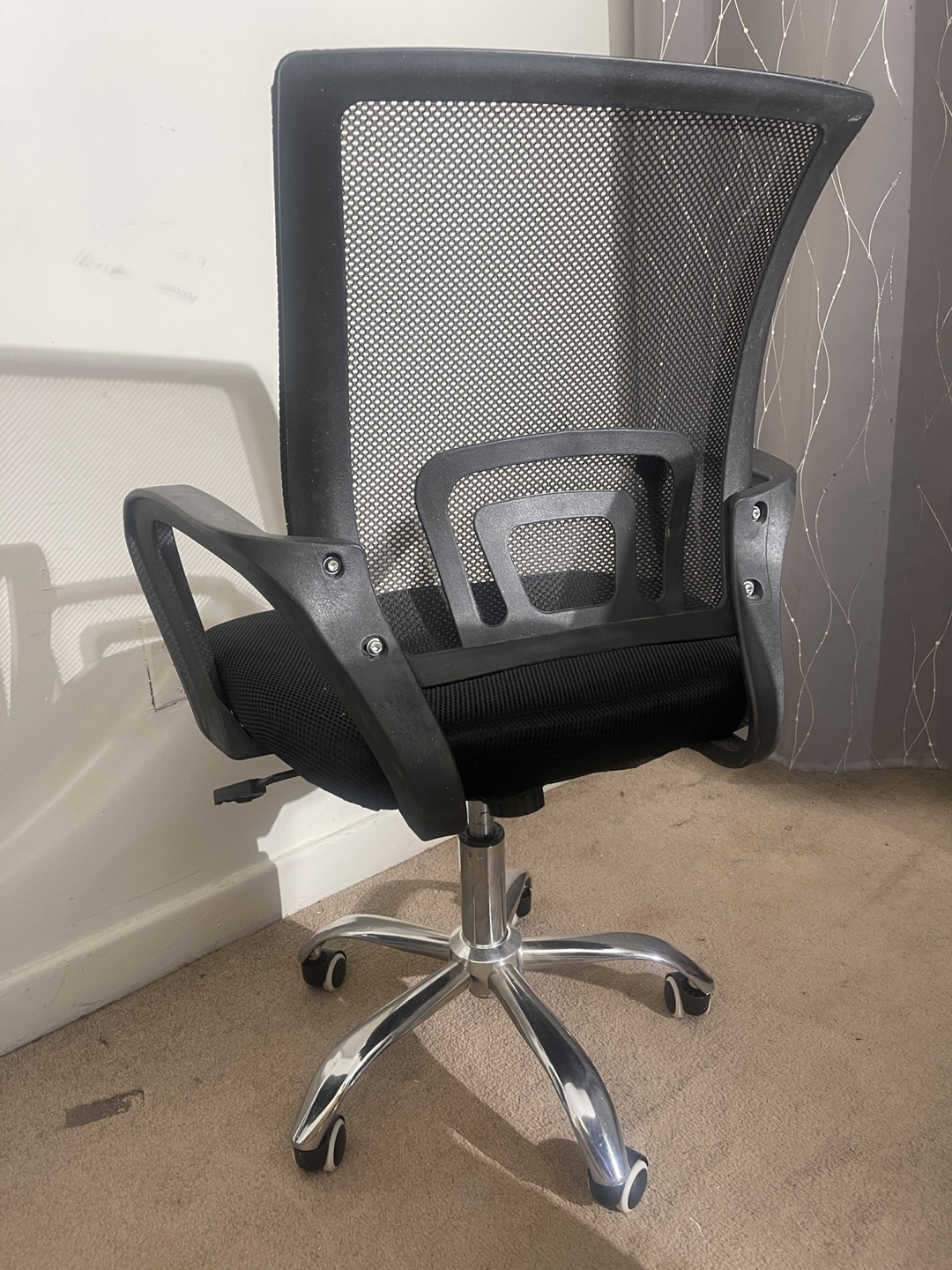 Black Mesh Office Chair with Armrests - photo 2