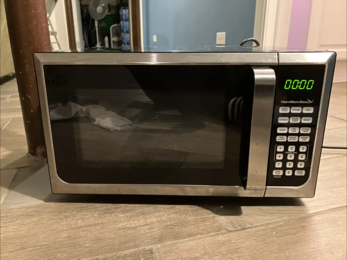 Hamilton Beach Microwave - Gently Used thumbnail