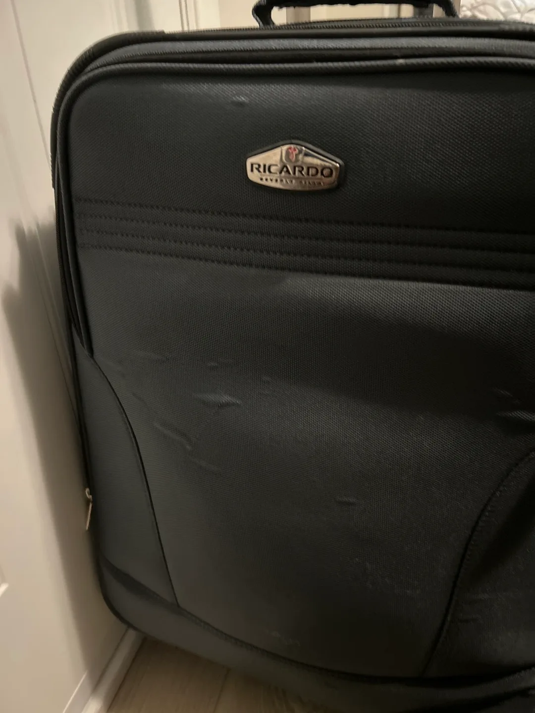 Ricardo Beverly Hills Rolling Suitcase image indicator(2)