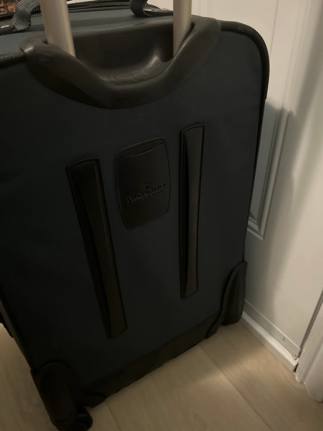 Ricardo Beverly Hills Rolling Suitcase image indicator(3)