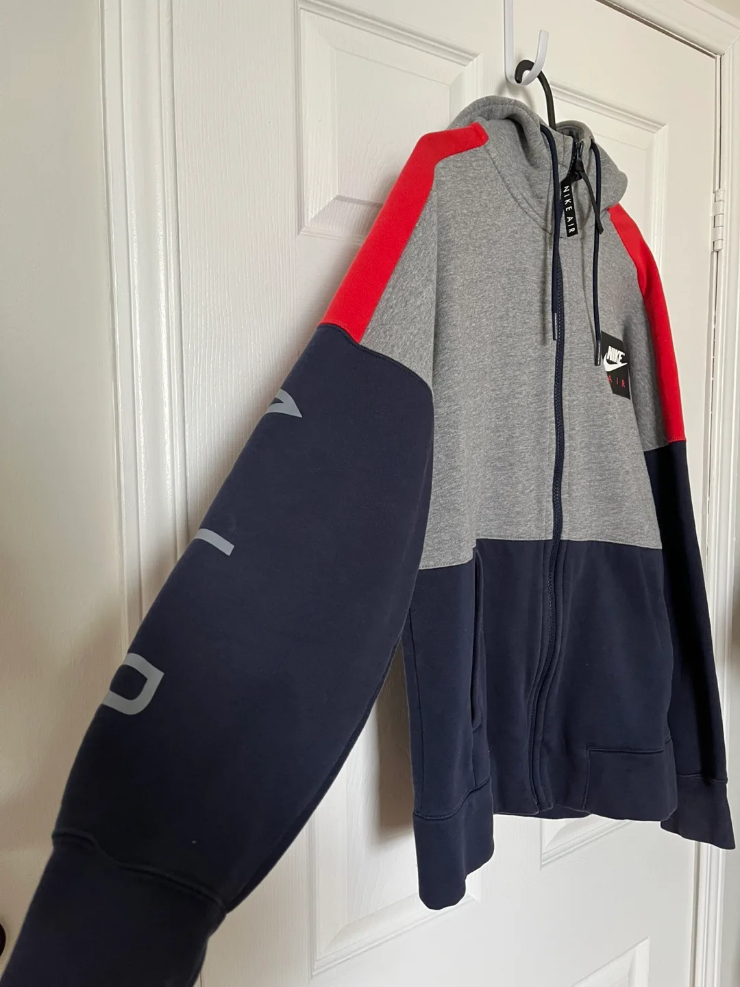 Nike Air Men's Colour-Blocked Zip-Up Hoodie image indicator(2)