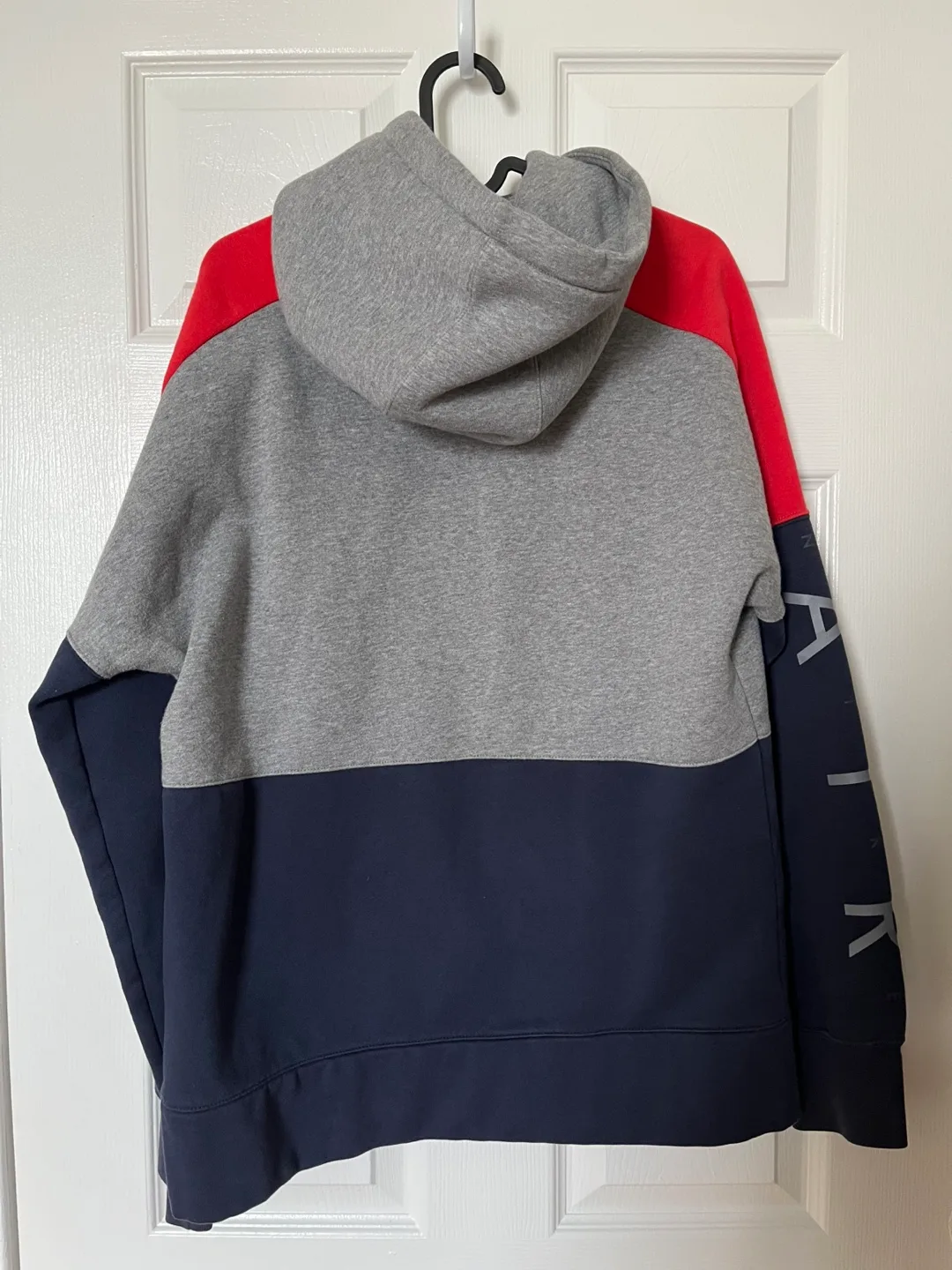 Nike Air Men's Colour-Blocked Zip-Up Hoodie image indicator(3)