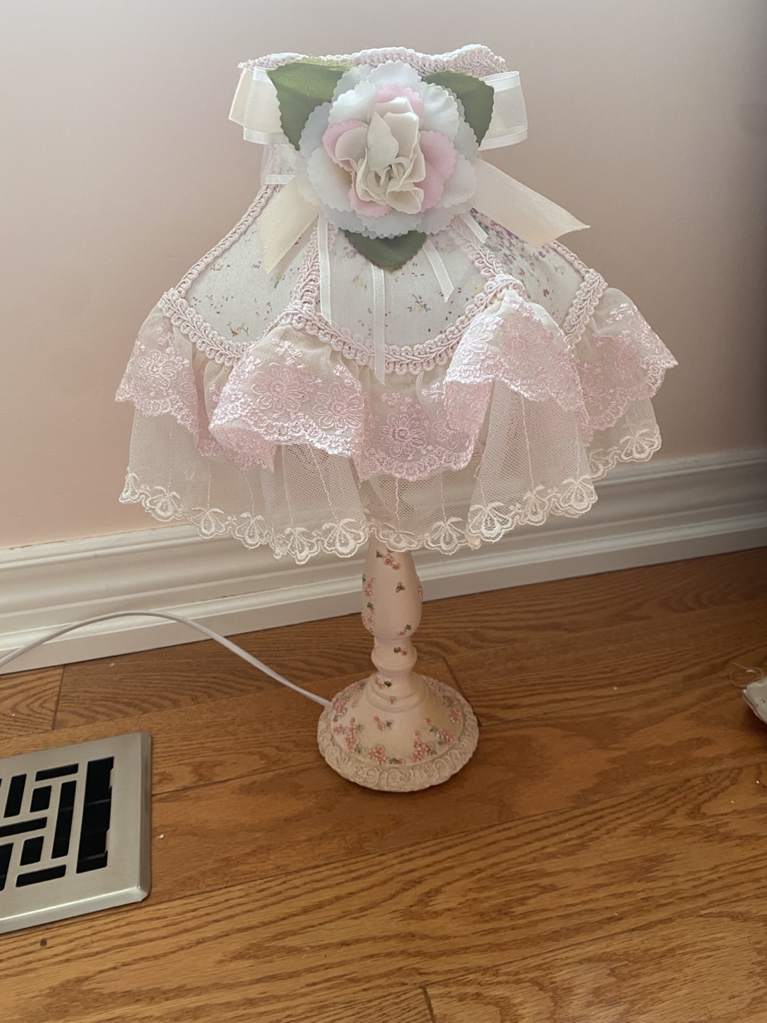 Vintage Floral Table Lamp