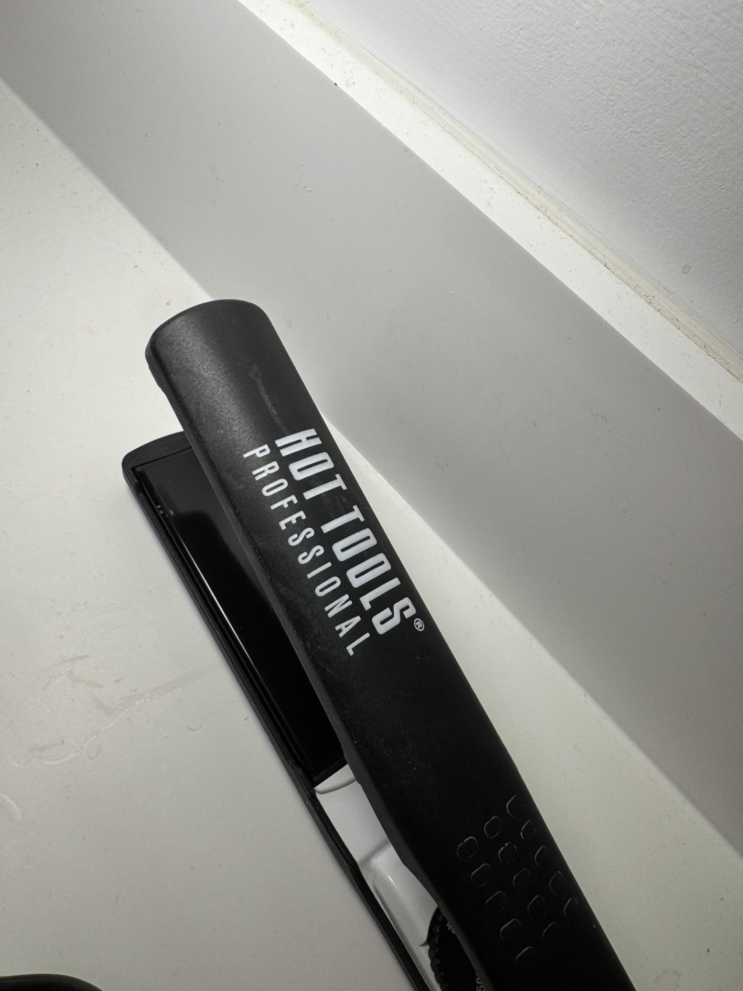 Hot Tools Professional Flat Iron - photo 2