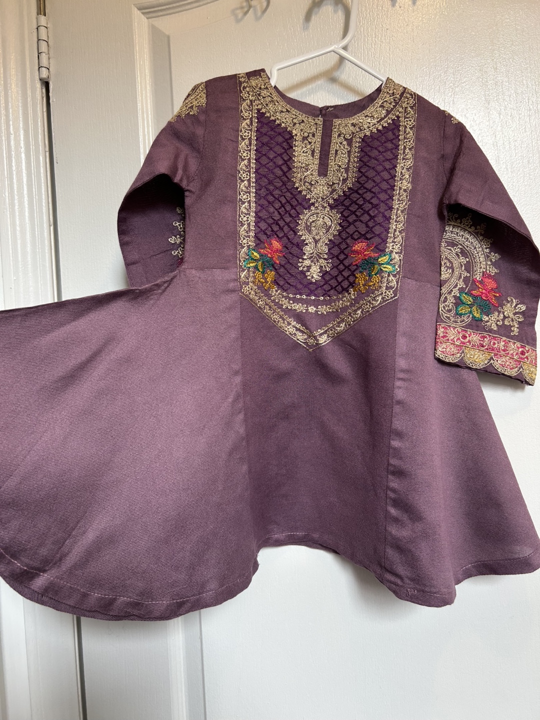 Girls' embroidered purple flared dress - photo 4