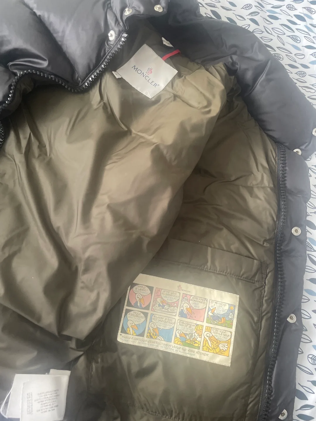 Moncler Puffer Vest image indicator(4)