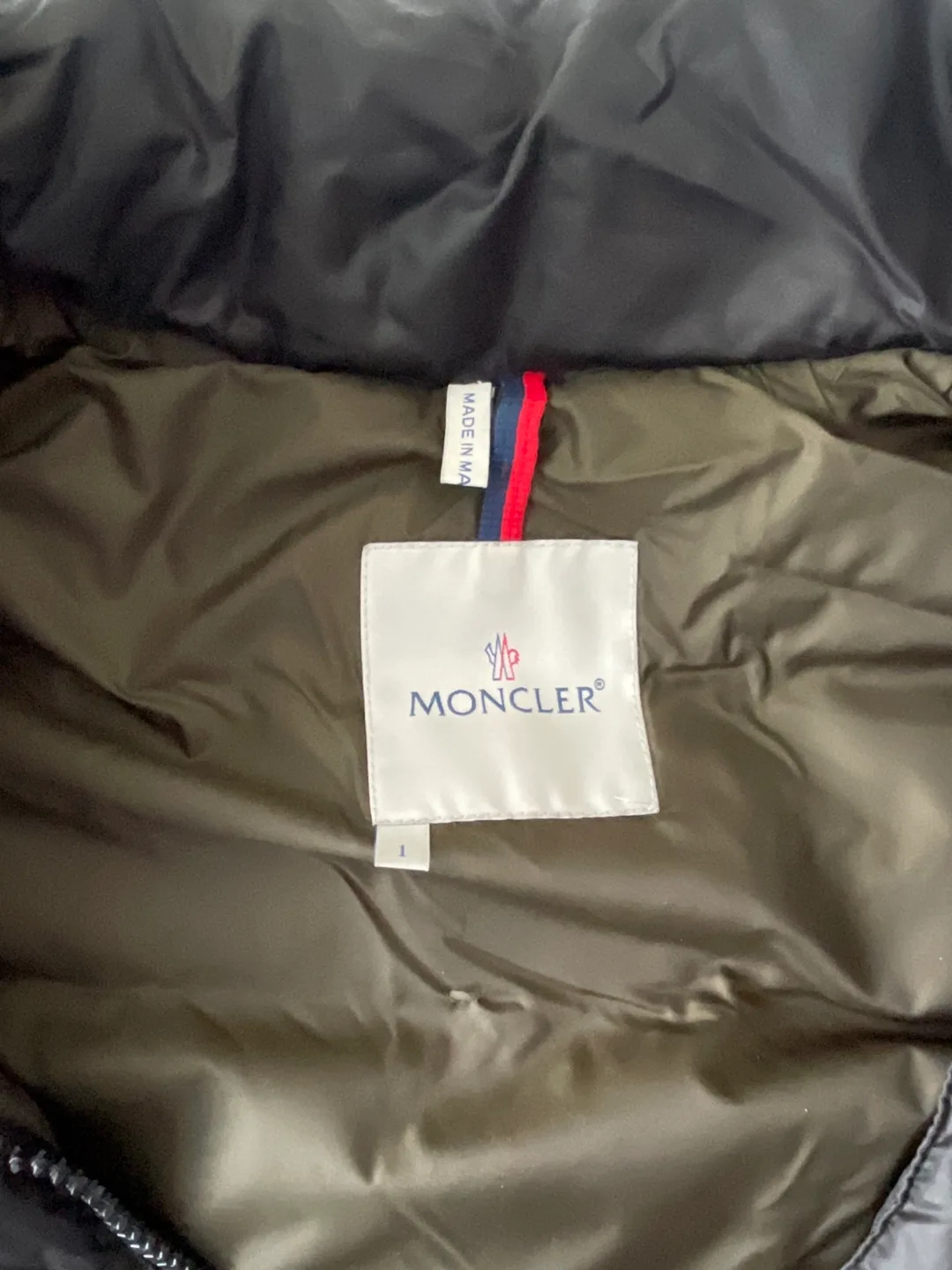 Moncler Puffer Vest image indicator(2)