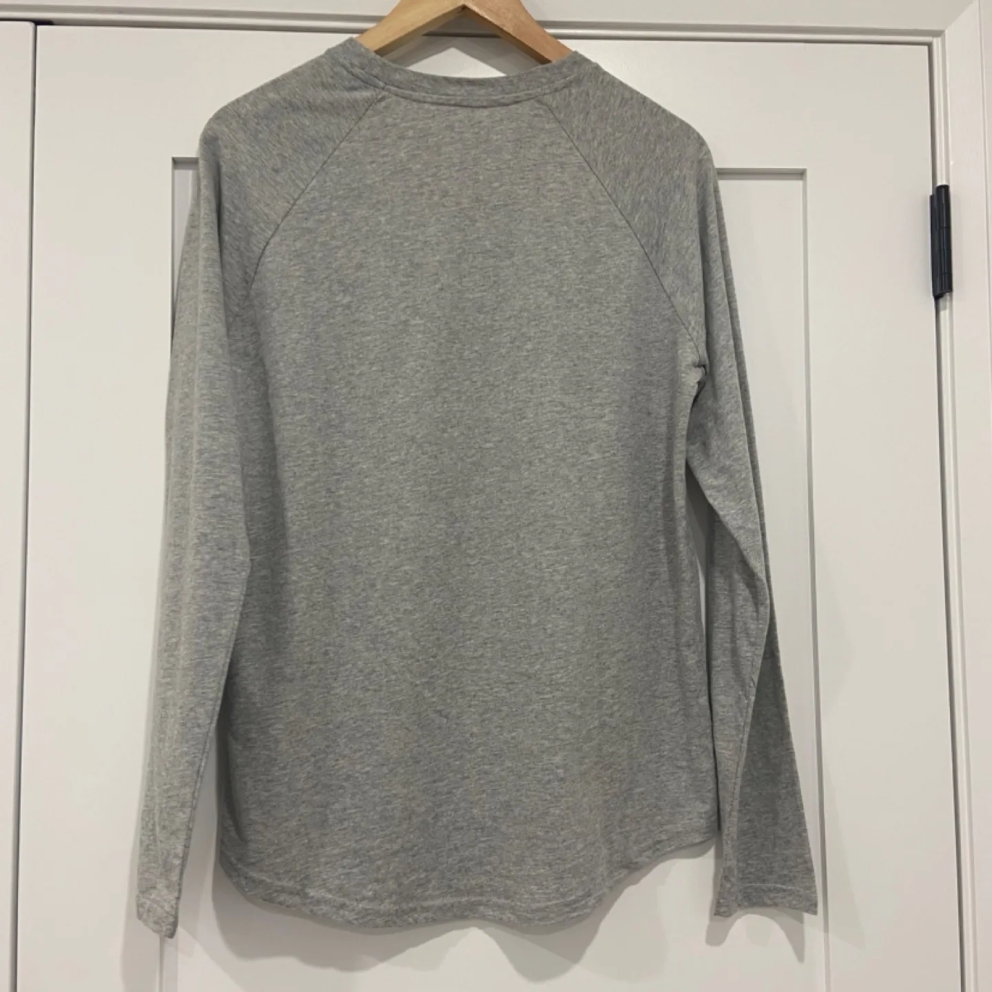 New size M women’s Roots top image indicator(3)