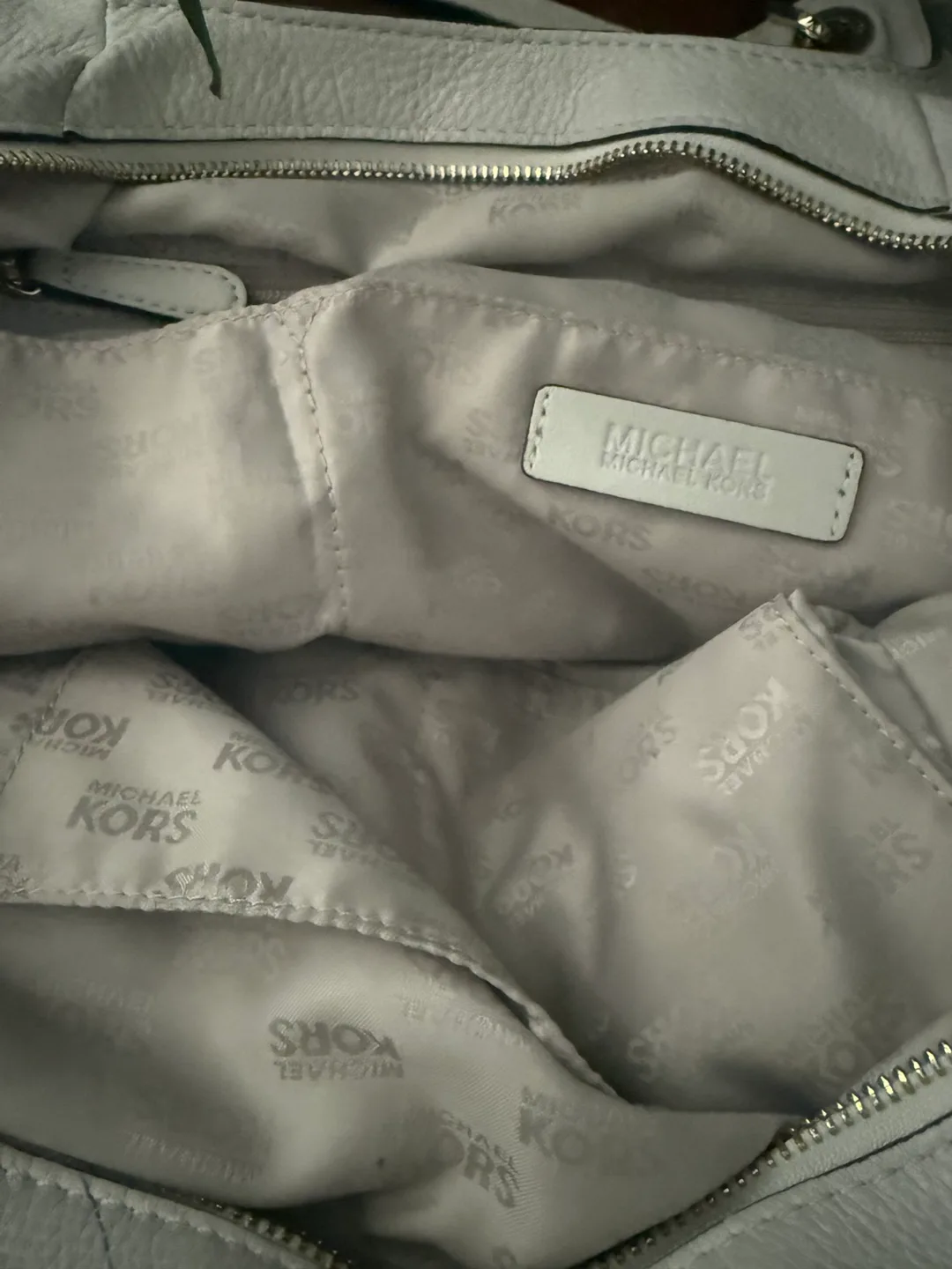 Michael Kors White Leather Hobo Bag image indicator(6)