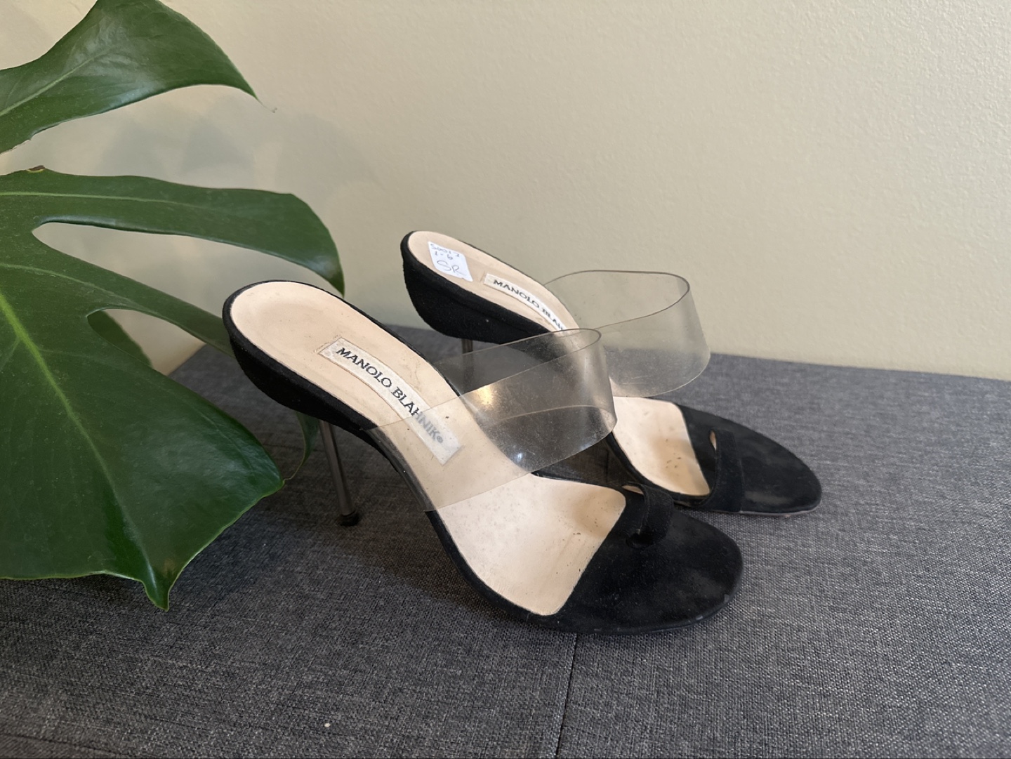 Manalo Blahnik Black Suede Heels