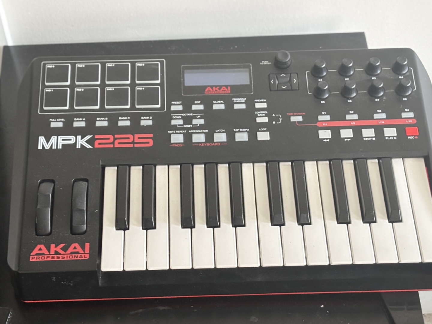 Akai MPK225 MIDI Keyboard Controller