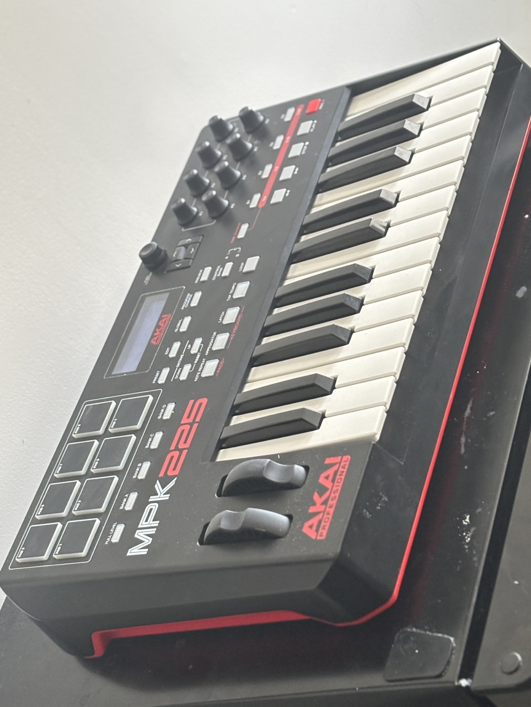 Akai MPK225 MIDI Keyboard Controller - photo 3