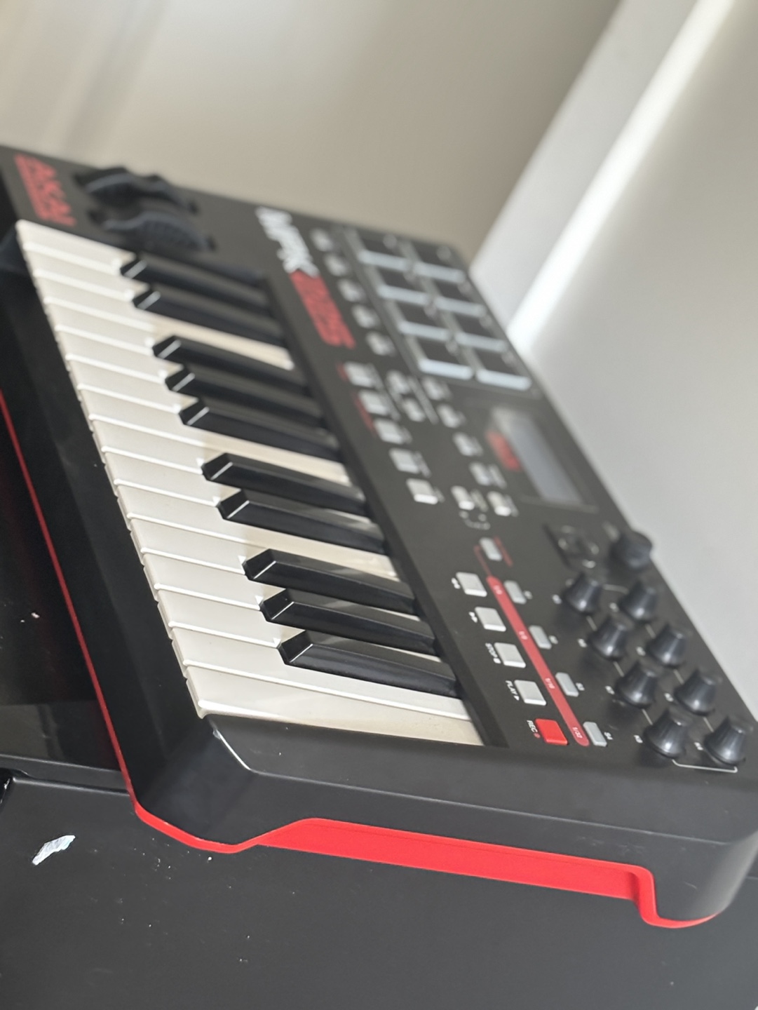Akai MPK225 MIDI Keyboard Controller - photo 4