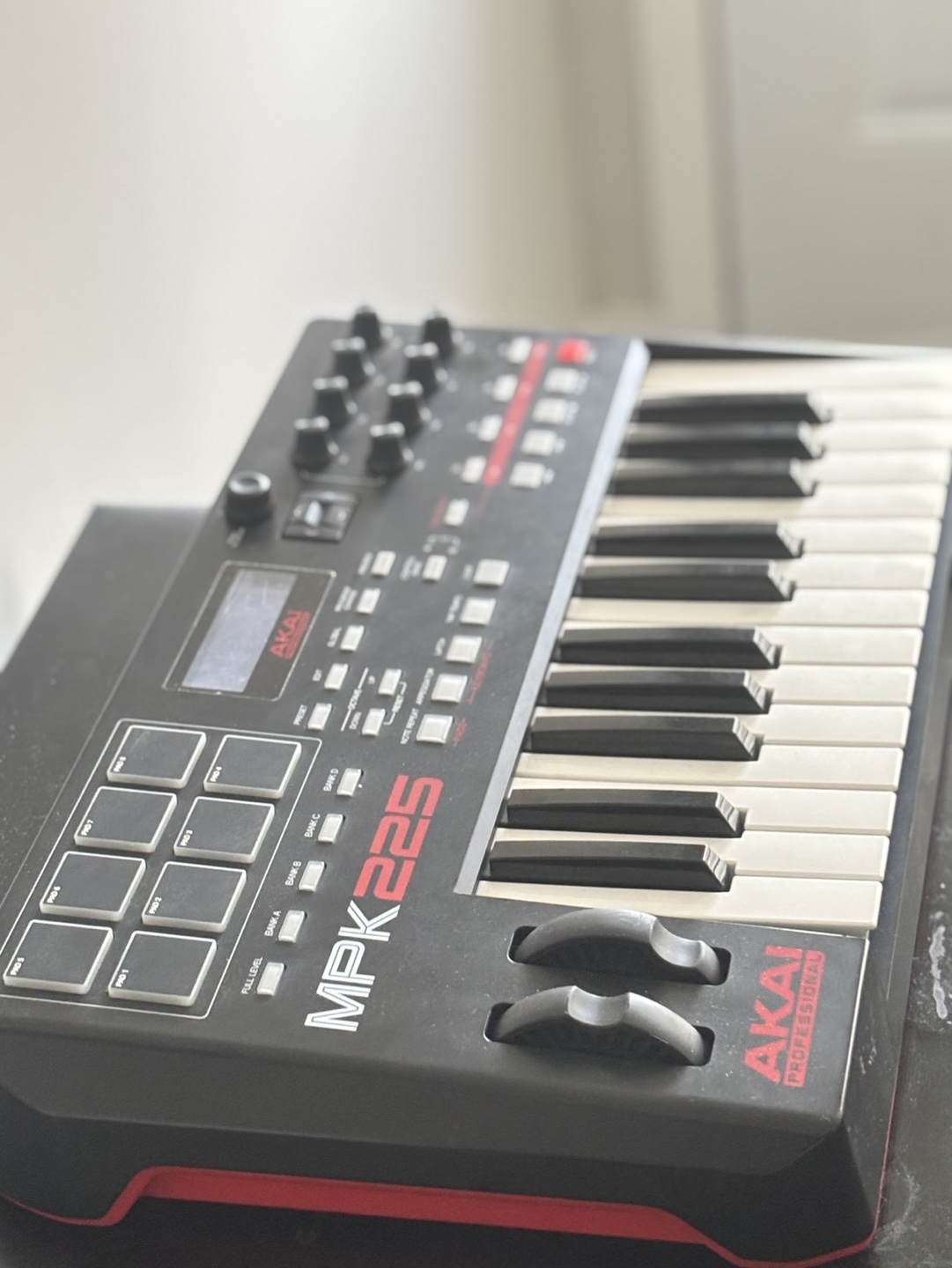 Akai MPK225 MIDI Keyboard Controller - photo 2