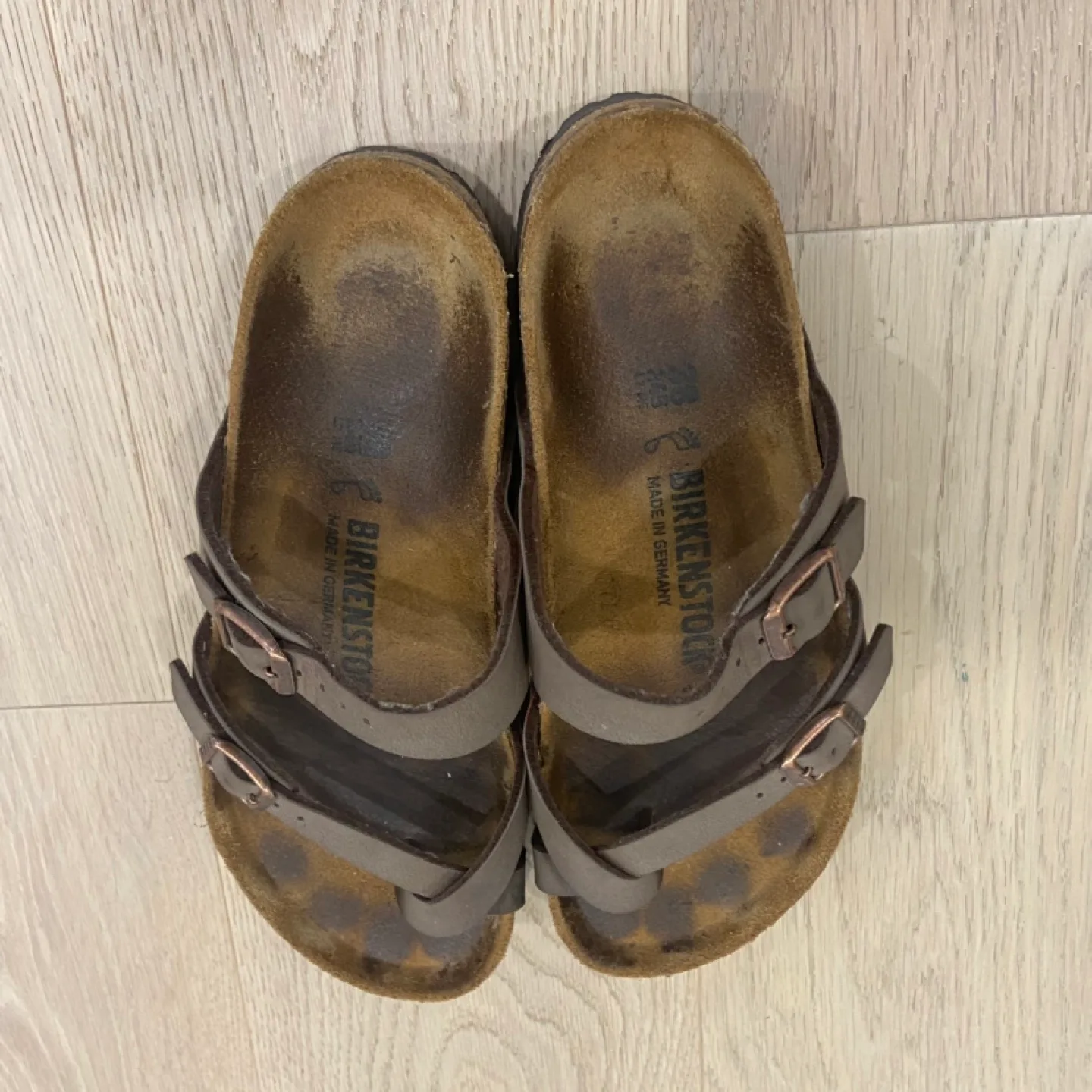 Size 38 women’s Birkenstock sandals image indicator(3)