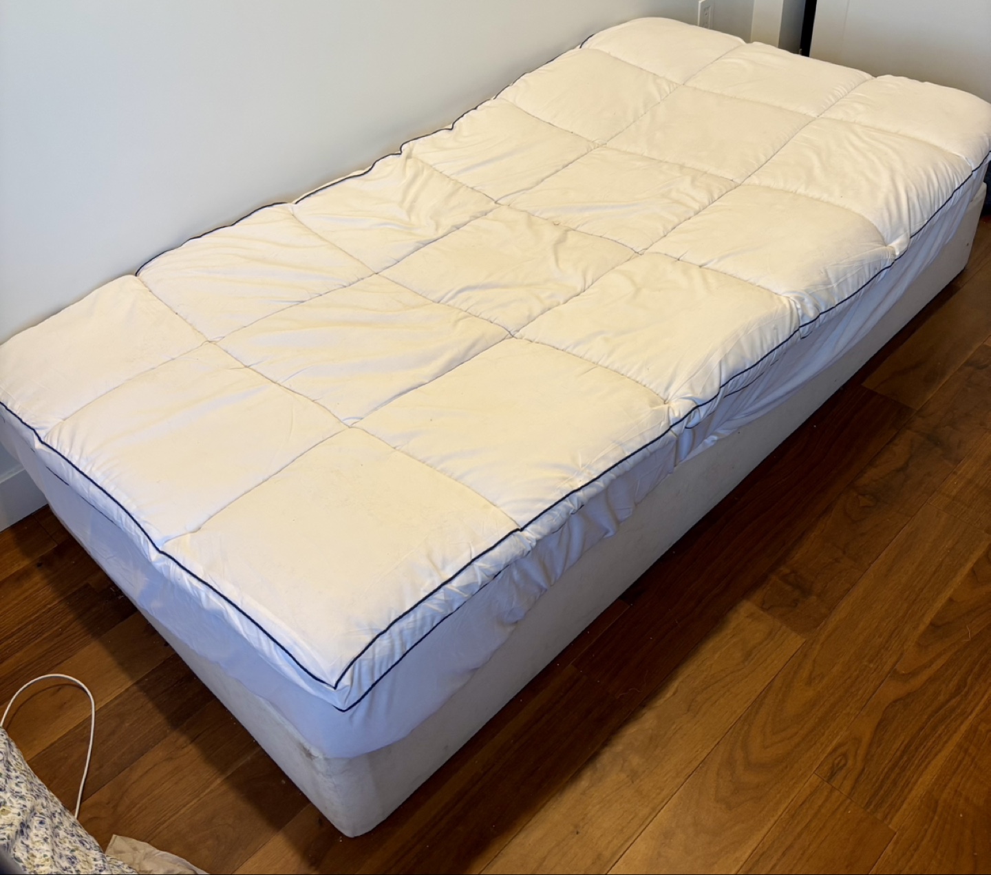 FINAL DAY! Single (Twin) Bed with mattress topper