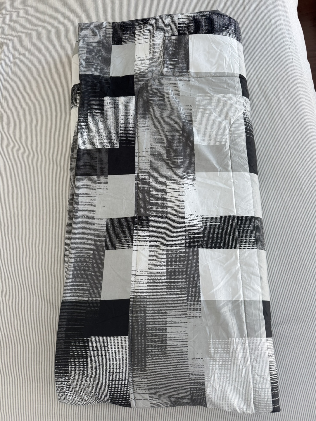 Mainstays Queen Comforter - Grey and Black