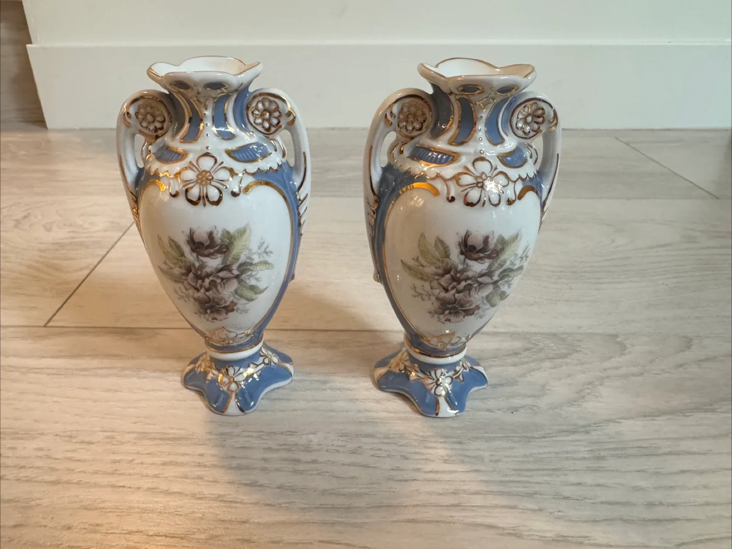 Pair of Vintage Czechoslovakian Porcelain Vases thumbnail