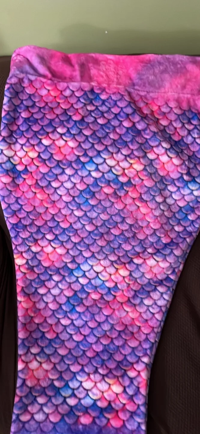 Mermaid Tail Blanket - Pink and Purple image indicator(2)
