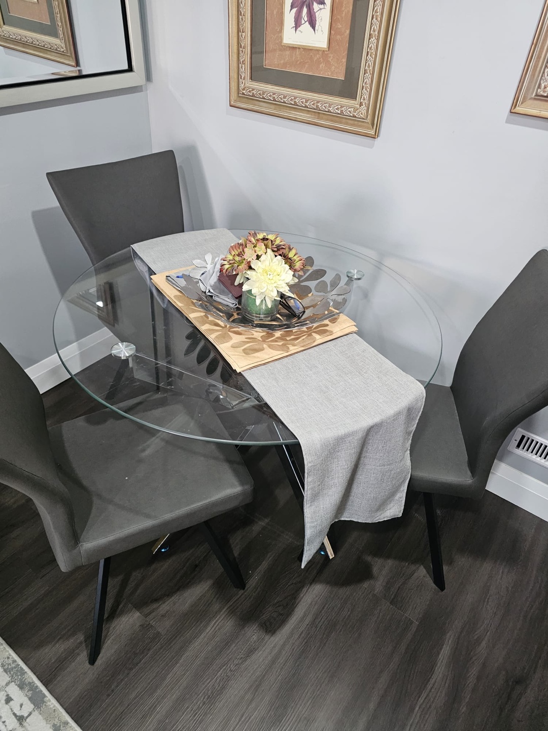Glass top dining table with four grey chairs - photo 3