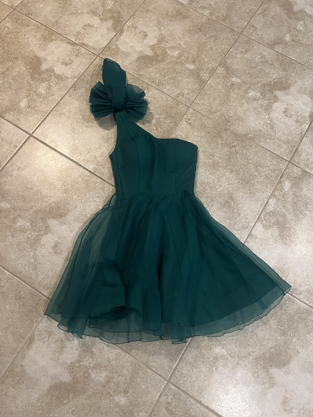 Gorgeous Emerald Green One-Shoulder Dress