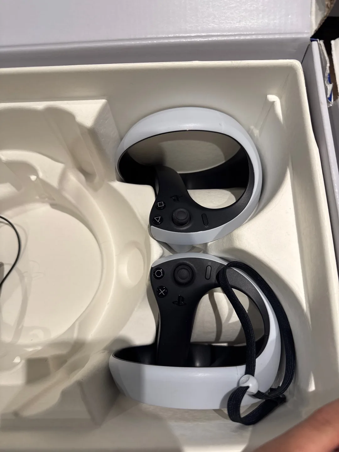 PlayStation VR2 Headset with Controllers image indicator(3)