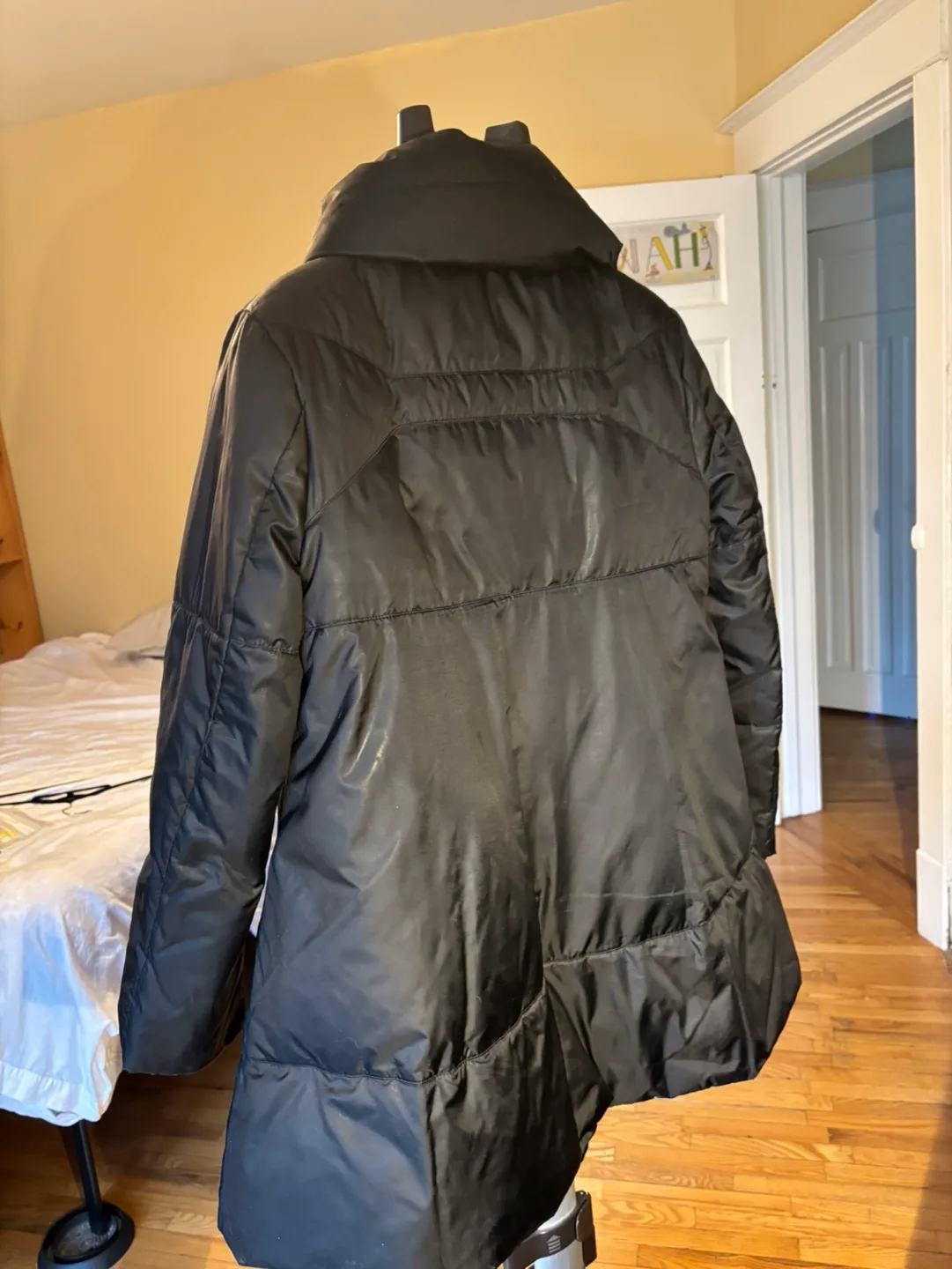 Beautiful Ermanno Scervino Black Down-Filled Puffer Coat image indicator(2)