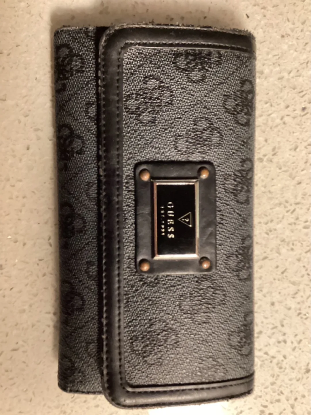 Guess Wallet image indicator(2)