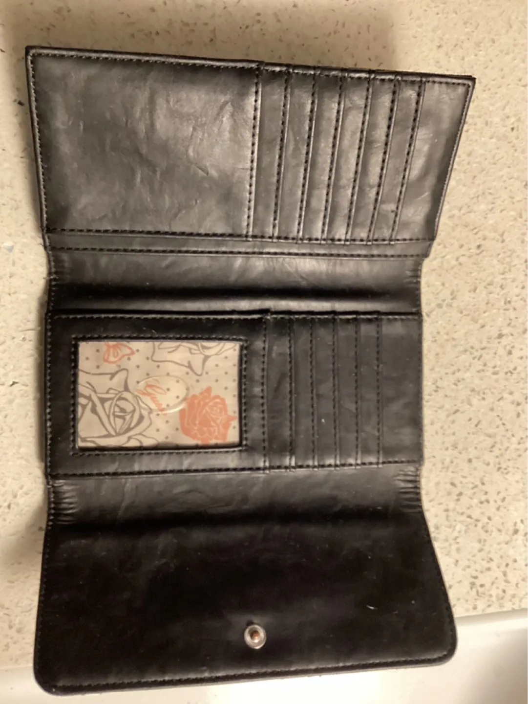 Guess Wallet image indicator(5)