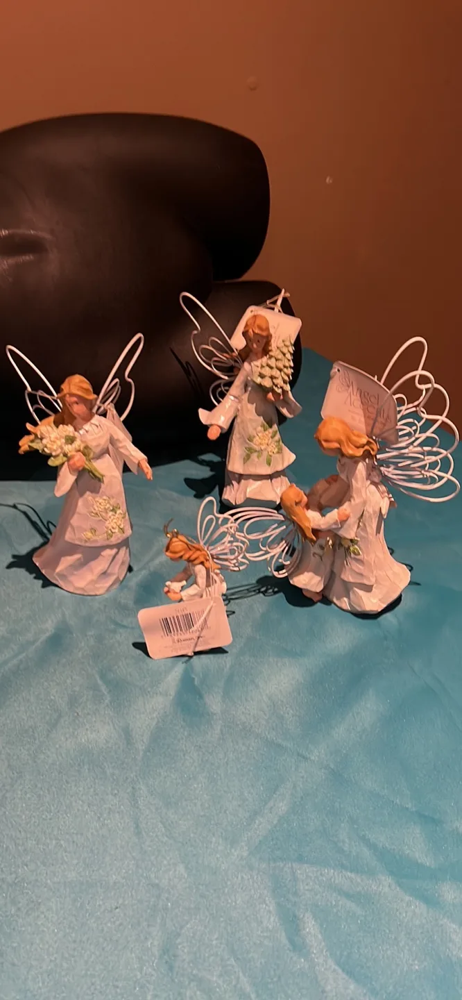 Set of Four Angel Accents Figurines thumbnail