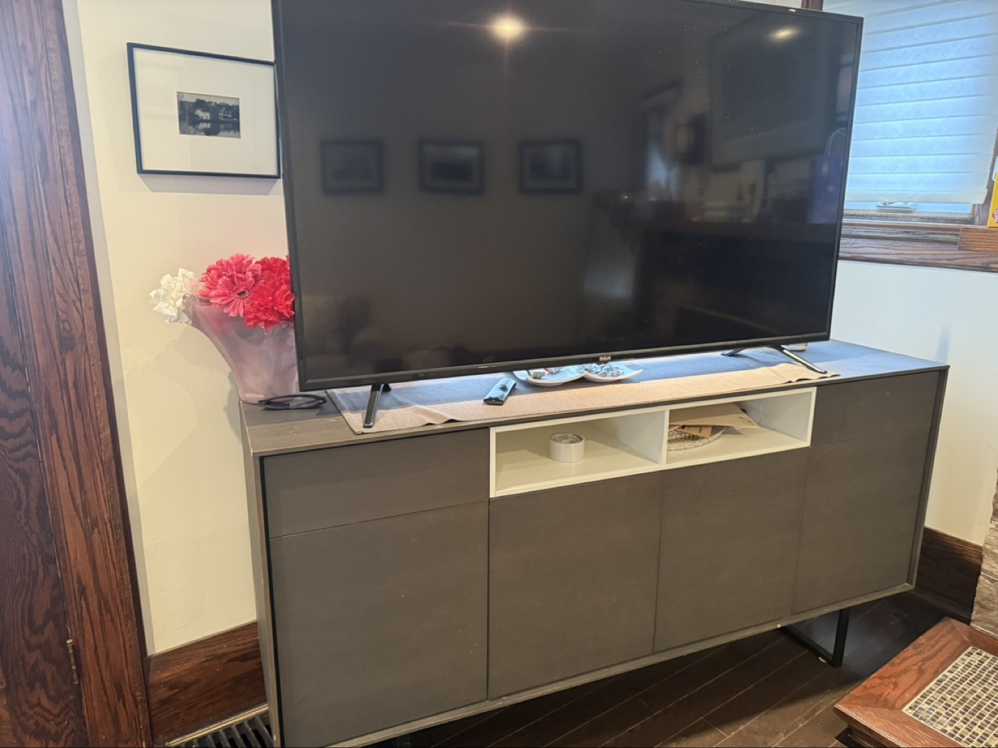 Modern TV Stand/Cabinet