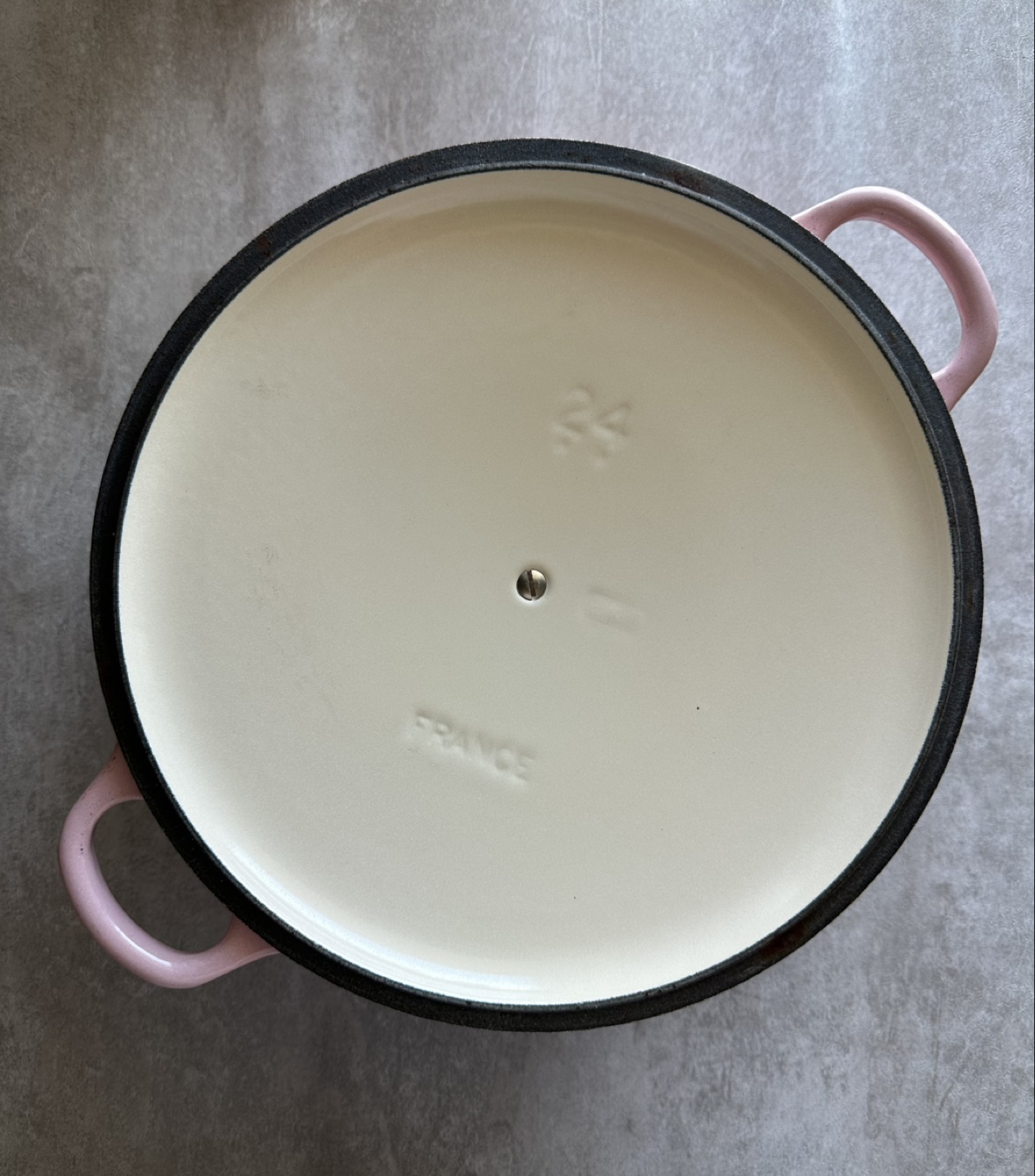 Le Creuset 24cm Pink Cast Iron Round Casserole Dish - photo 5