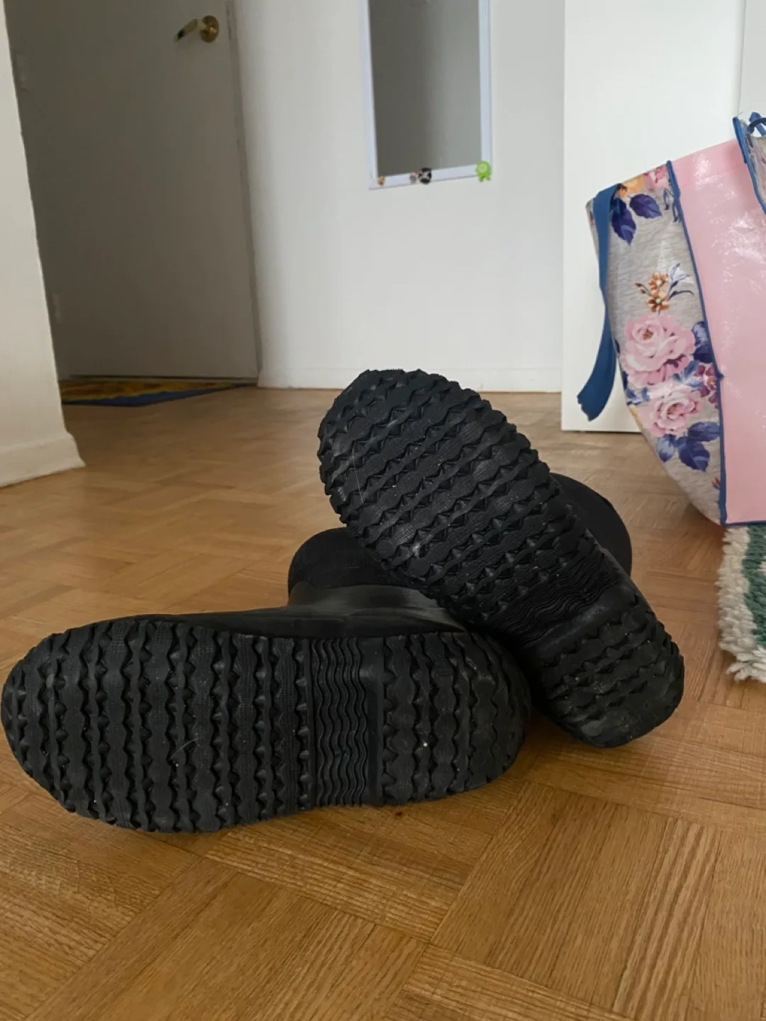 Youth winter boots image indicator(4)