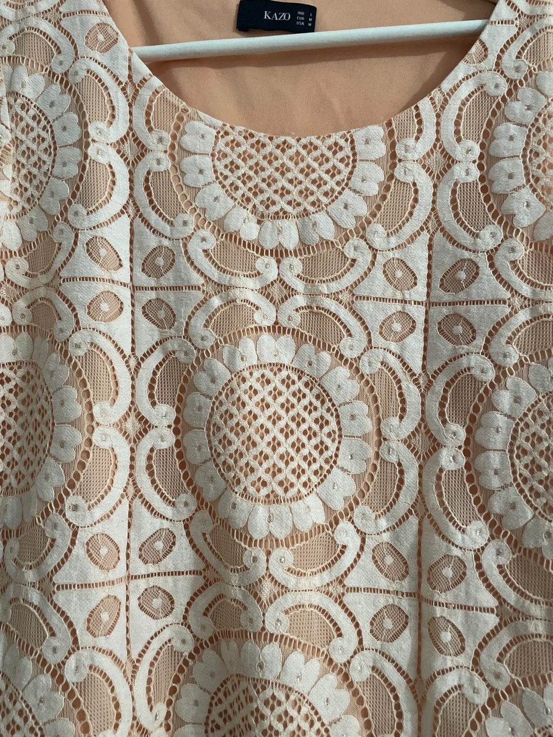 Kazo Cream Lace Crop Top image indicator(2)