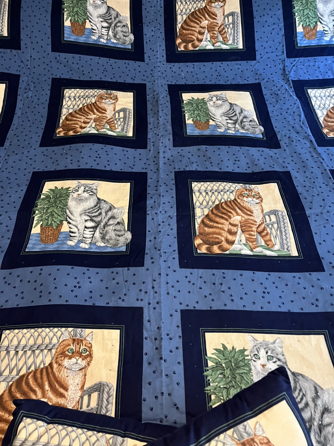 Cat Quilt Set with Matching Pillows - photo 2