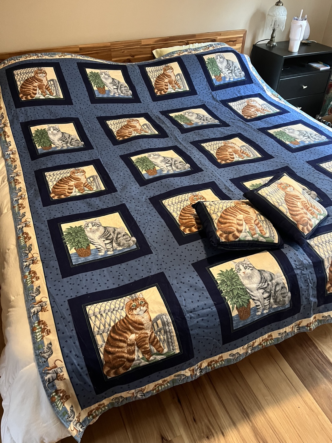 Cat Quilt Set with Matching Pillows - photo 4