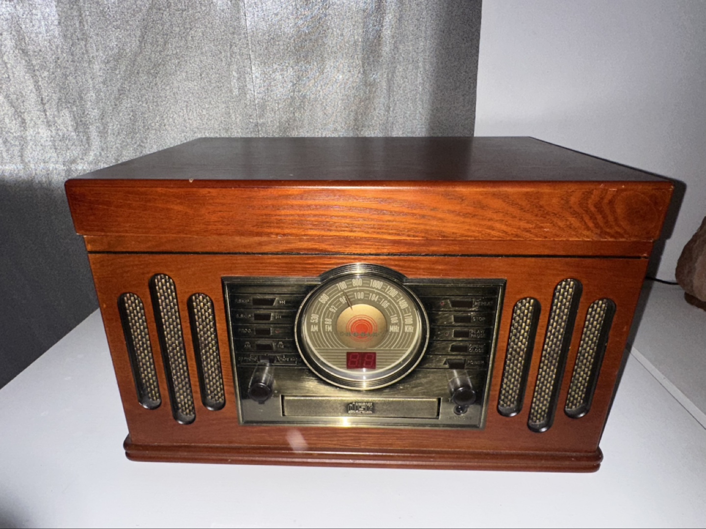 Crosley Vintage-Style Record Player - photo 2