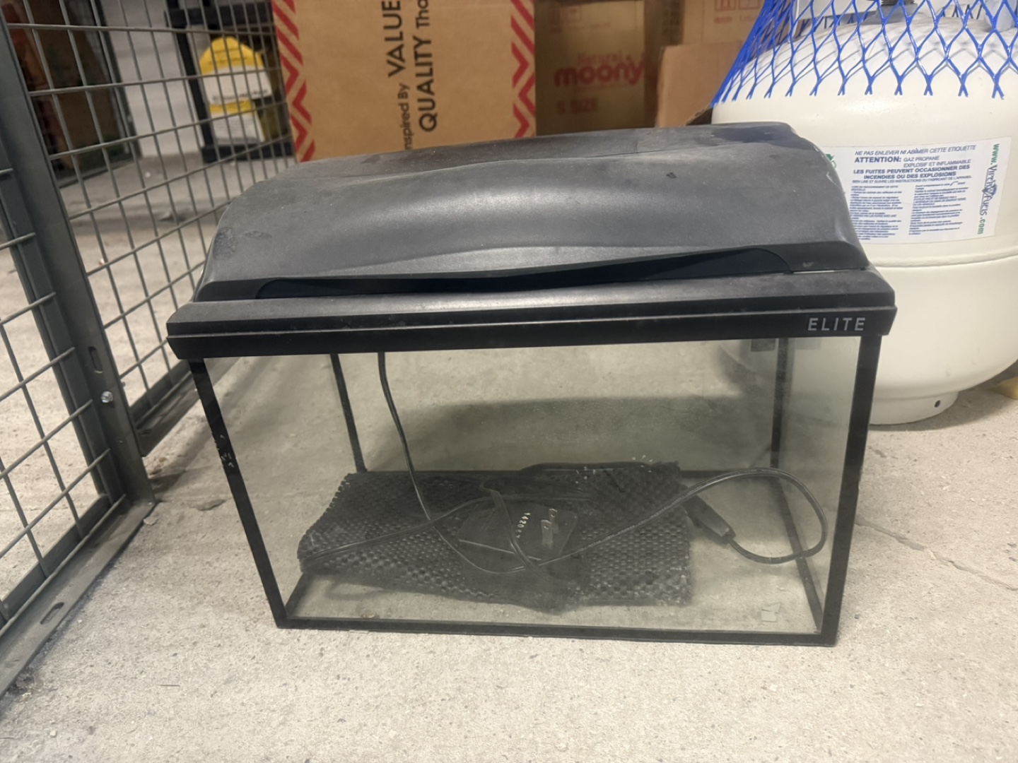 Black top fish tank with light without filter