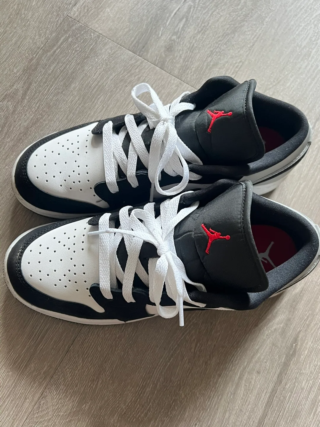 Air Jordan 1 Low SE (GS) Size 6Y image indicator(3)