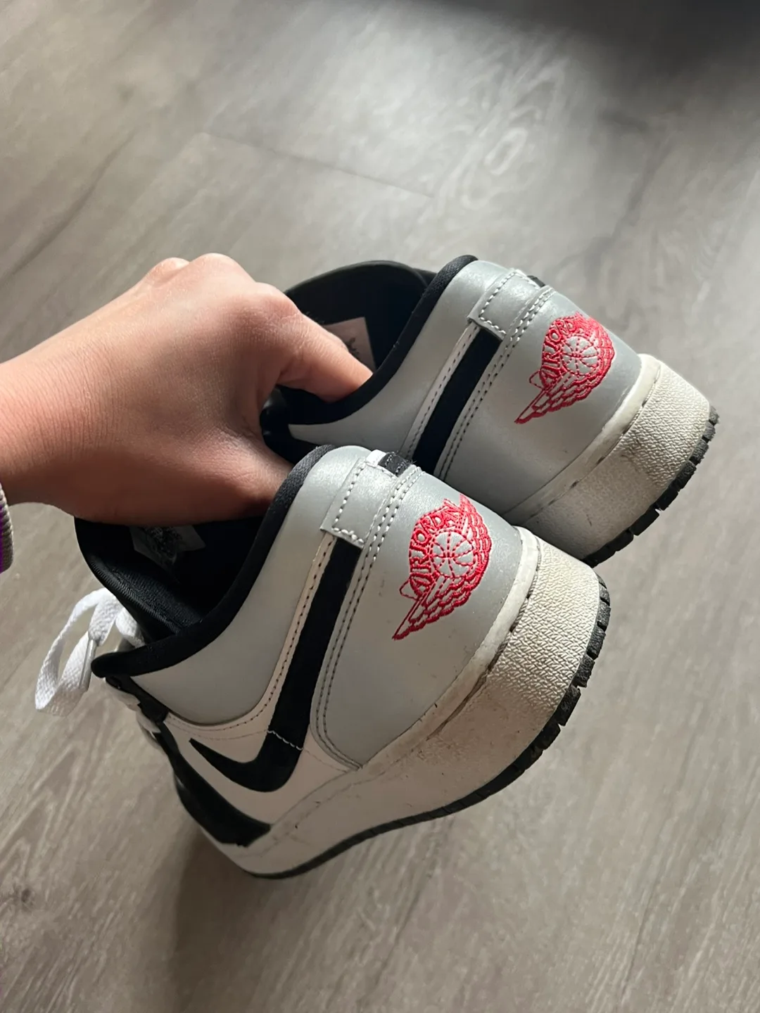 Air Jordan 1 Low SE (GS) Size 6Y image indicator(4)