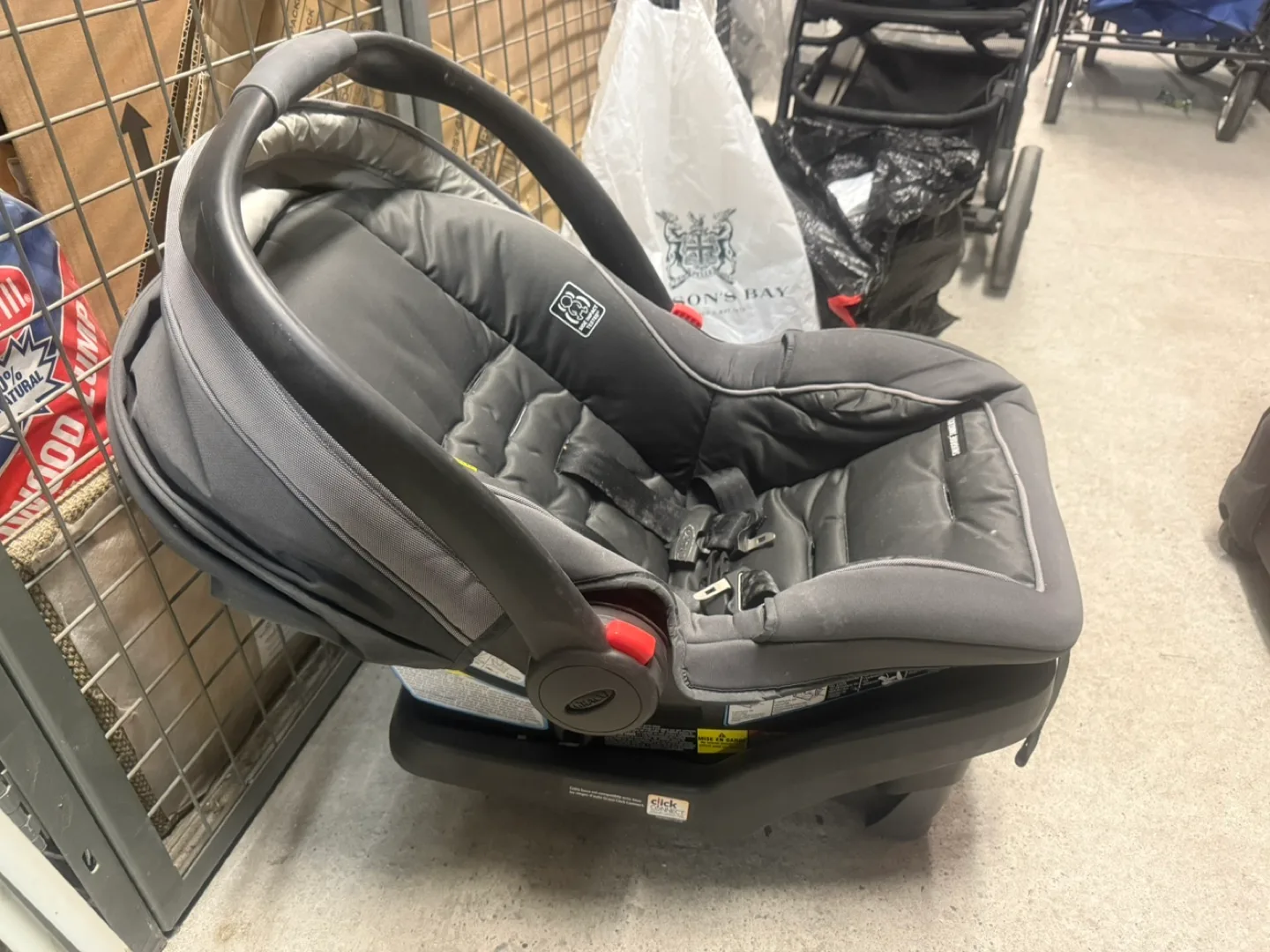 Graco SnugRide Infant Car Seat thumbnail