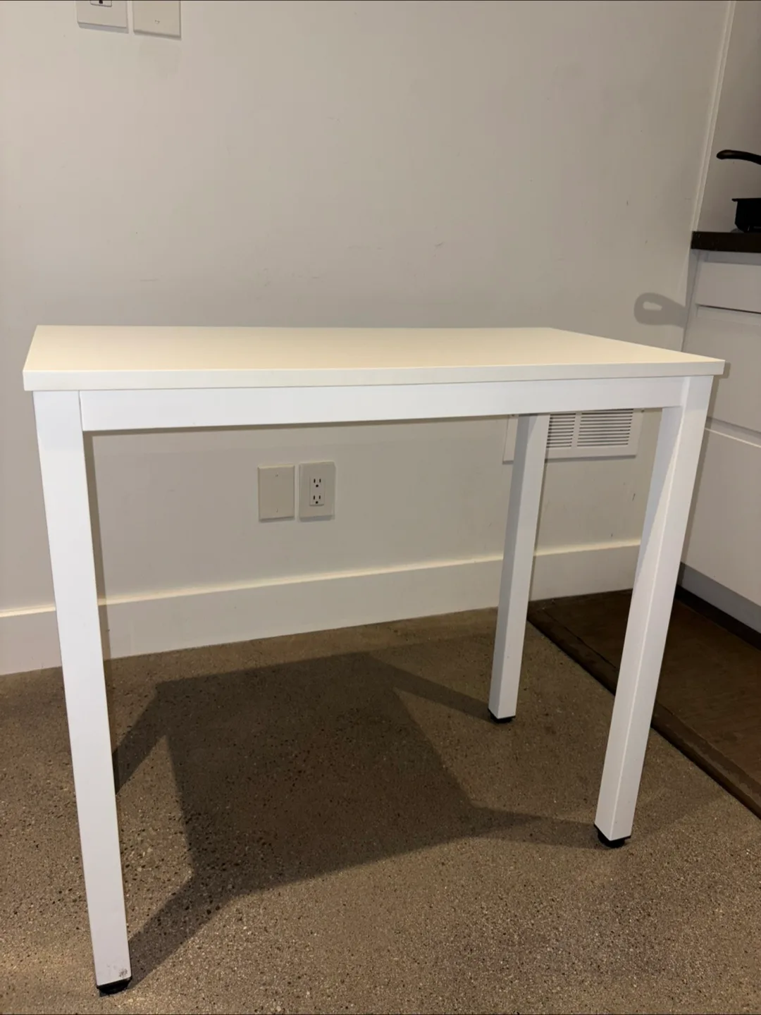 White plain Small Table image indicator(2)