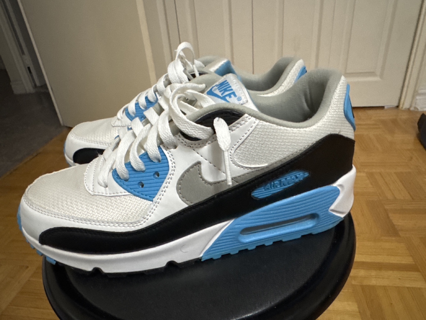 Nike Air Max 90 Sneakers