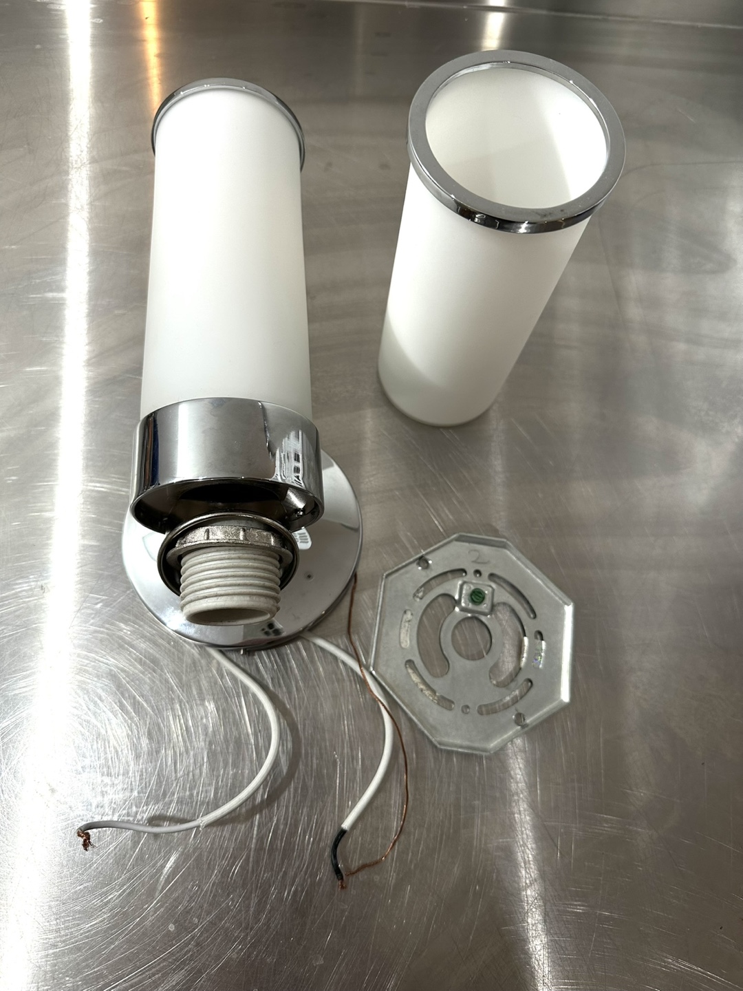 Wall sconce