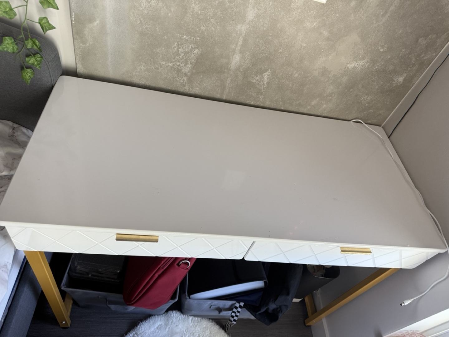 Modern makeup vanity desk