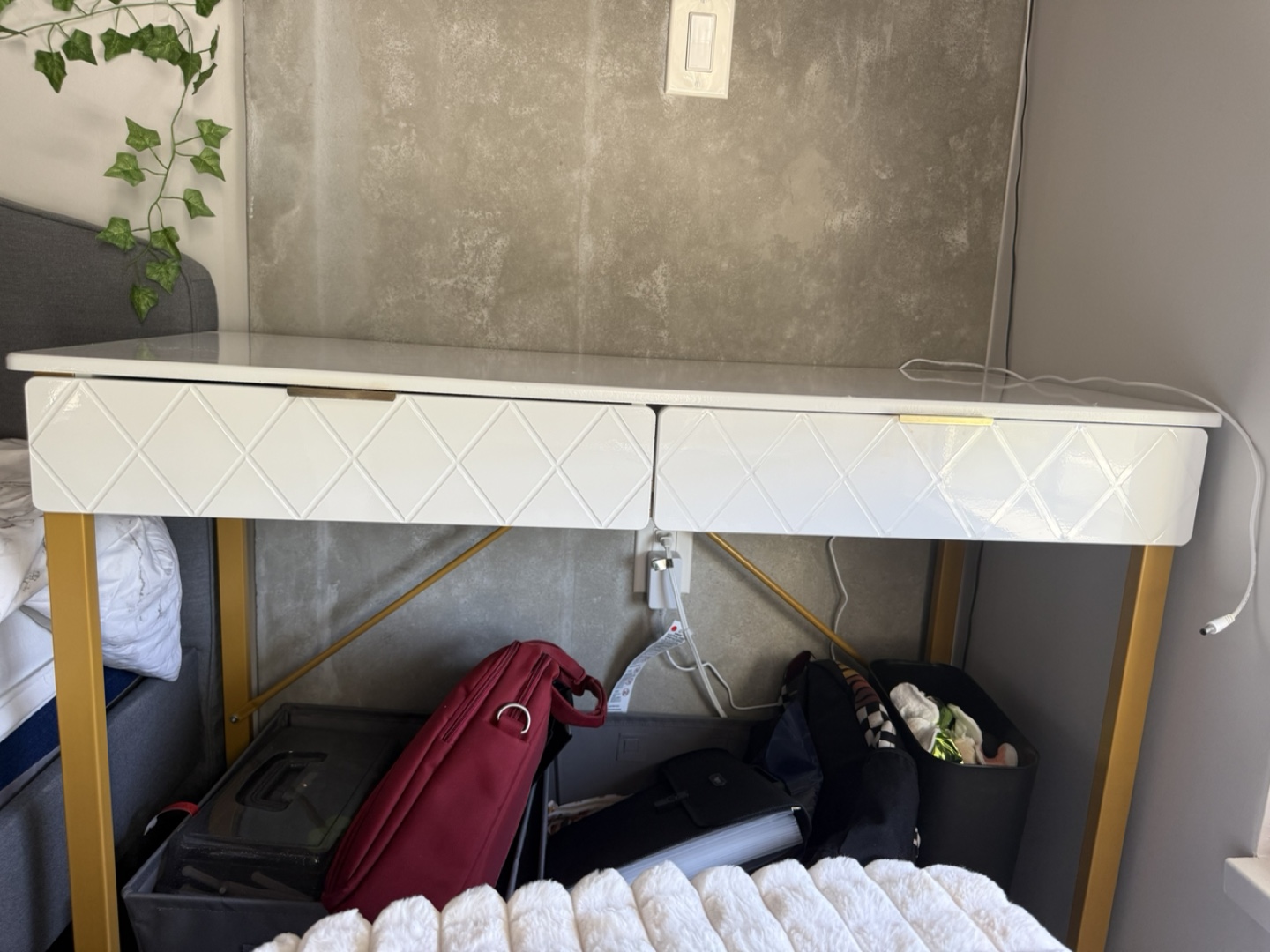 Modern makeup vanity desk - photo 2