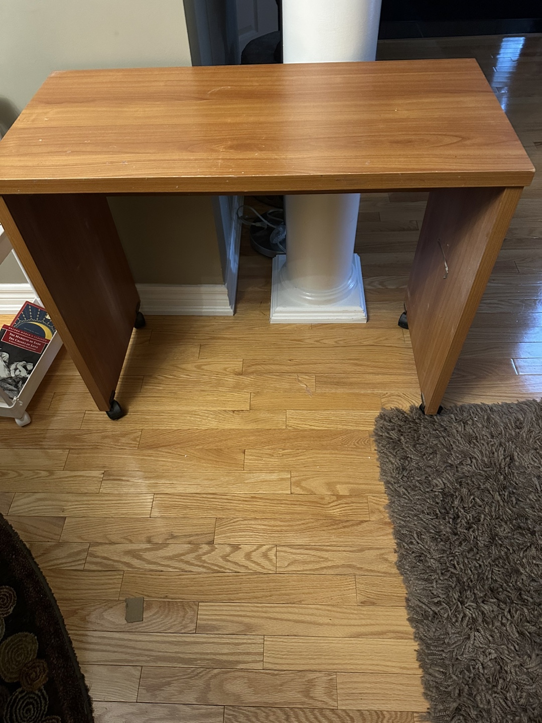 Compact wooden desk