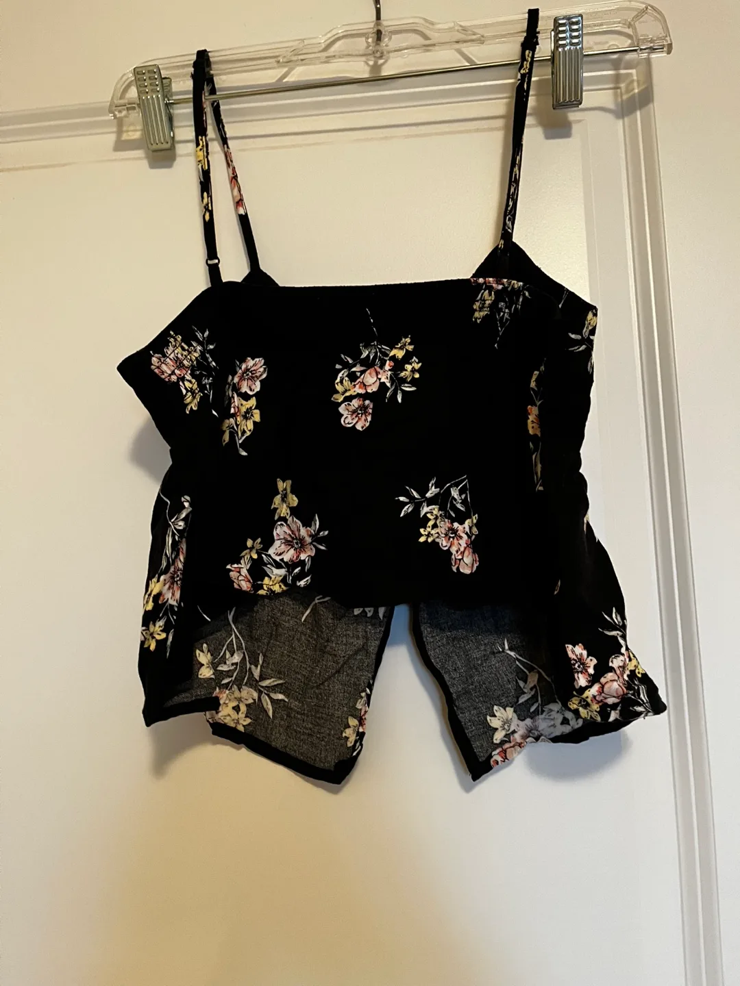Floral print black crop top image indicator(2)