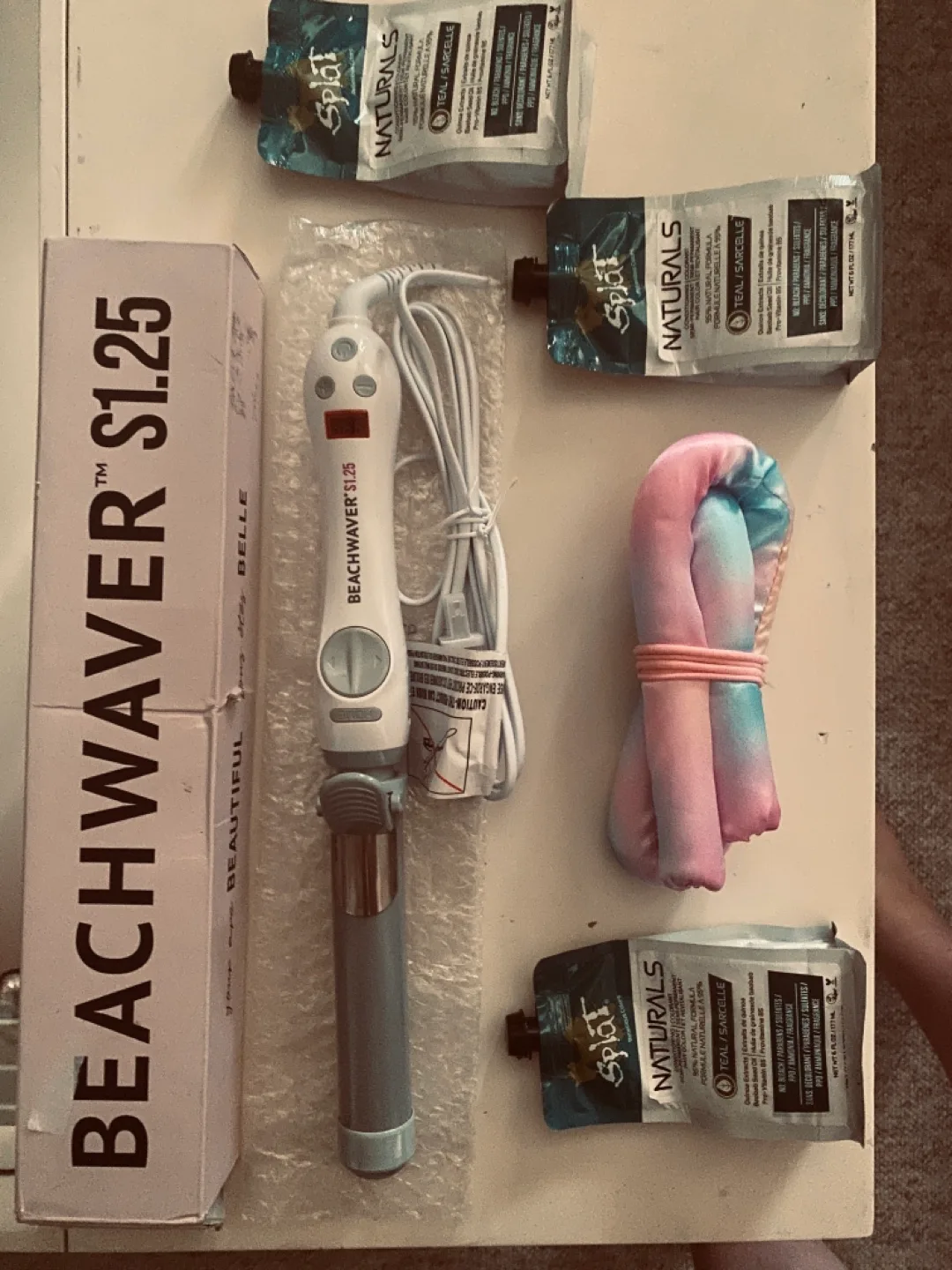 Beachwaver S1.25 💚 Curling Iron + Hair Accessories Bundle thumbnail